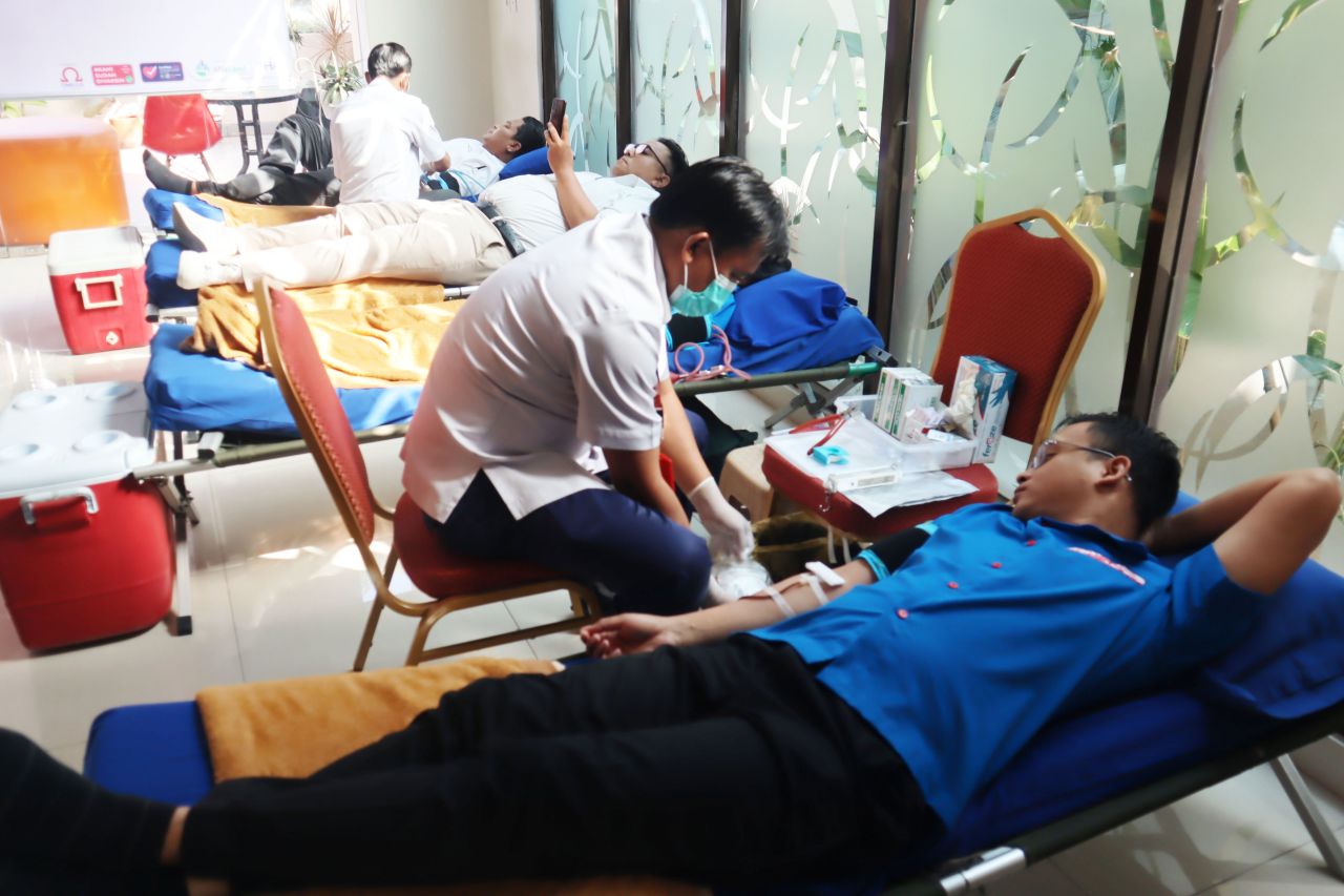 road-to-8th-anniversary-cordela-hotel-cirebon-held-a-blood-donation-with-pmi-cirebon-city
