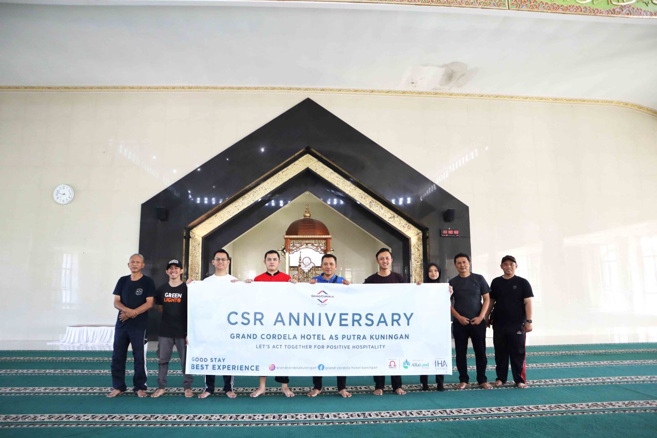 cleaning-blitz-csr-program-grand-cordela-hotel-as-putra-kuningan-maintaining-the-cleanness-of-the-kuningan-islamic-center-mosque