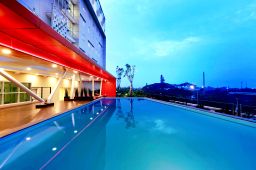 grand-cordela-bandung-swimming-pol1